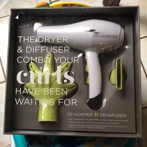 Devacurl blowdryer with attachments Brand New!
